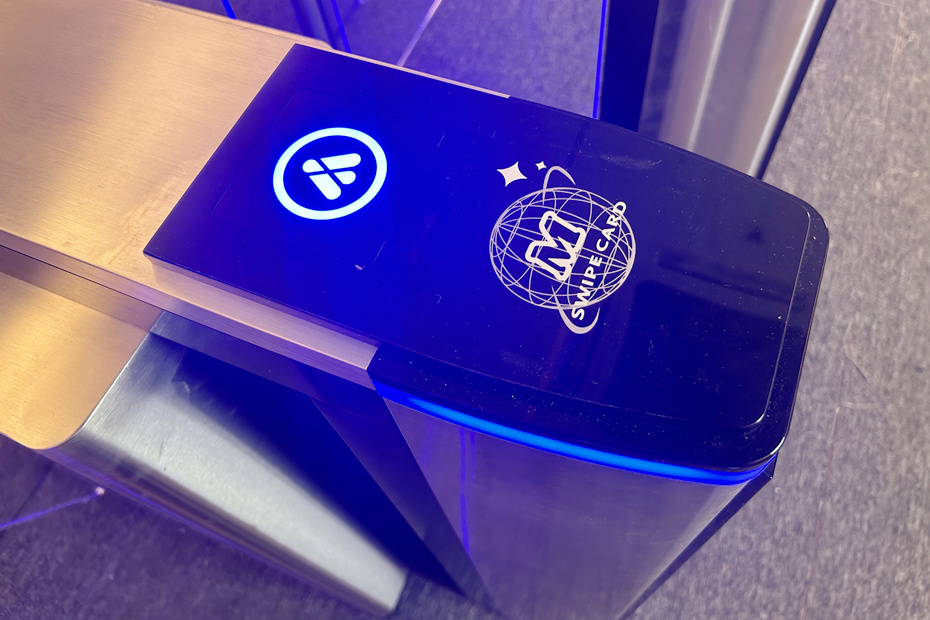 torniquetes de acceso con tarjeta​
