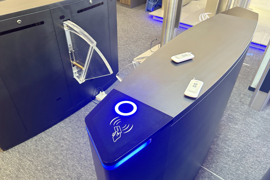 torniquetes de acceso con tarjeta​